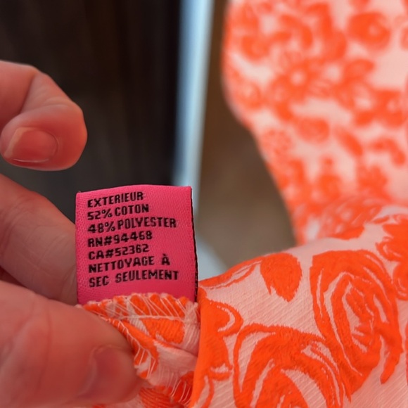 Super cute Vineyard Vines orange floral jacquard dress. - Picture 5 of 7